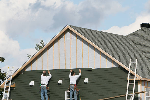 Professional Emergency Siding Repair technician working in Castleton, VA